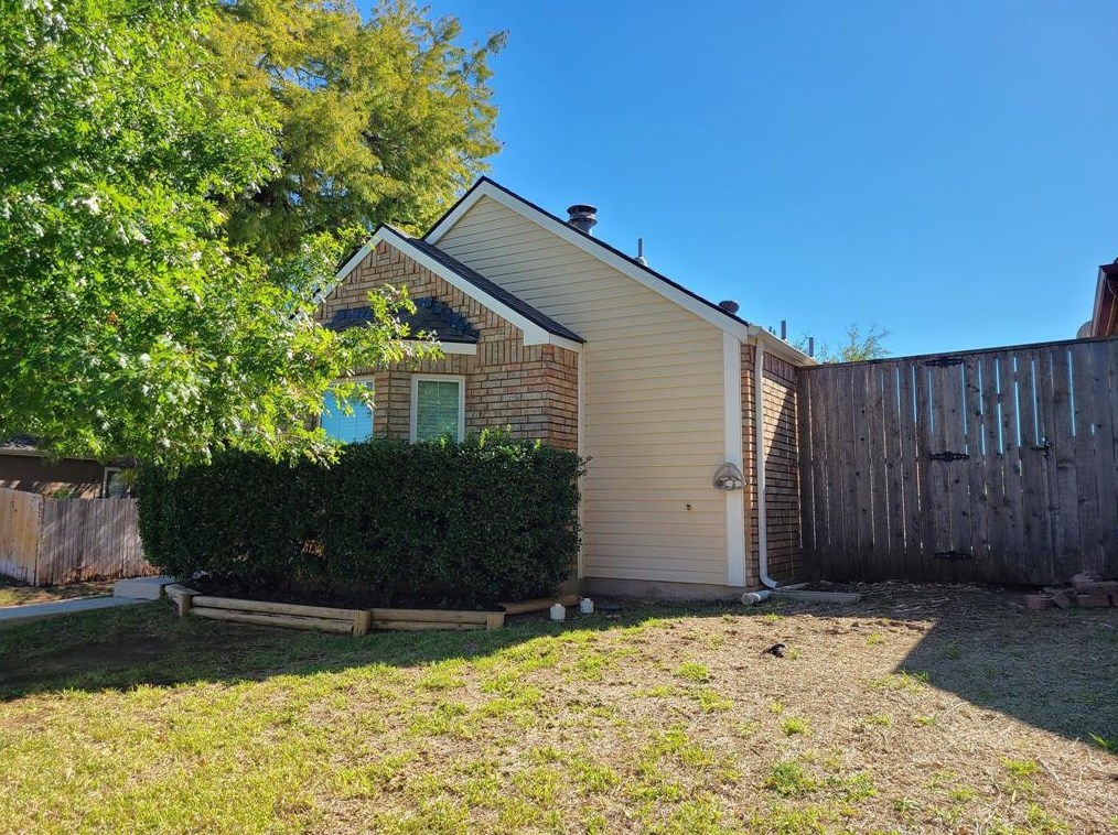 236 Teakwood Ln, Lewisville, TX 75067