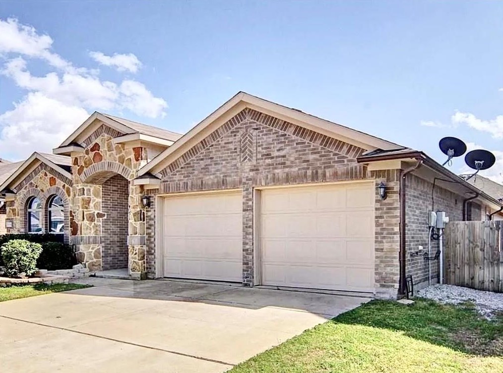 1516 Grassy View Dr, Fort Worth, TX 76177