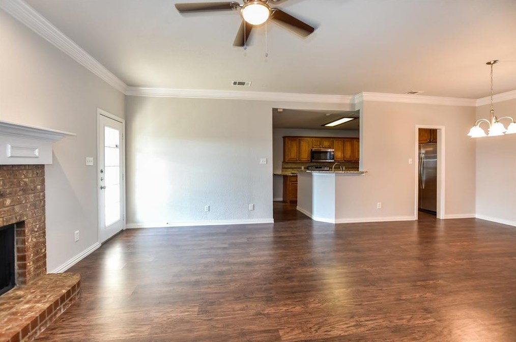 402 Tara Ln, Oak Leaf, TX 75154