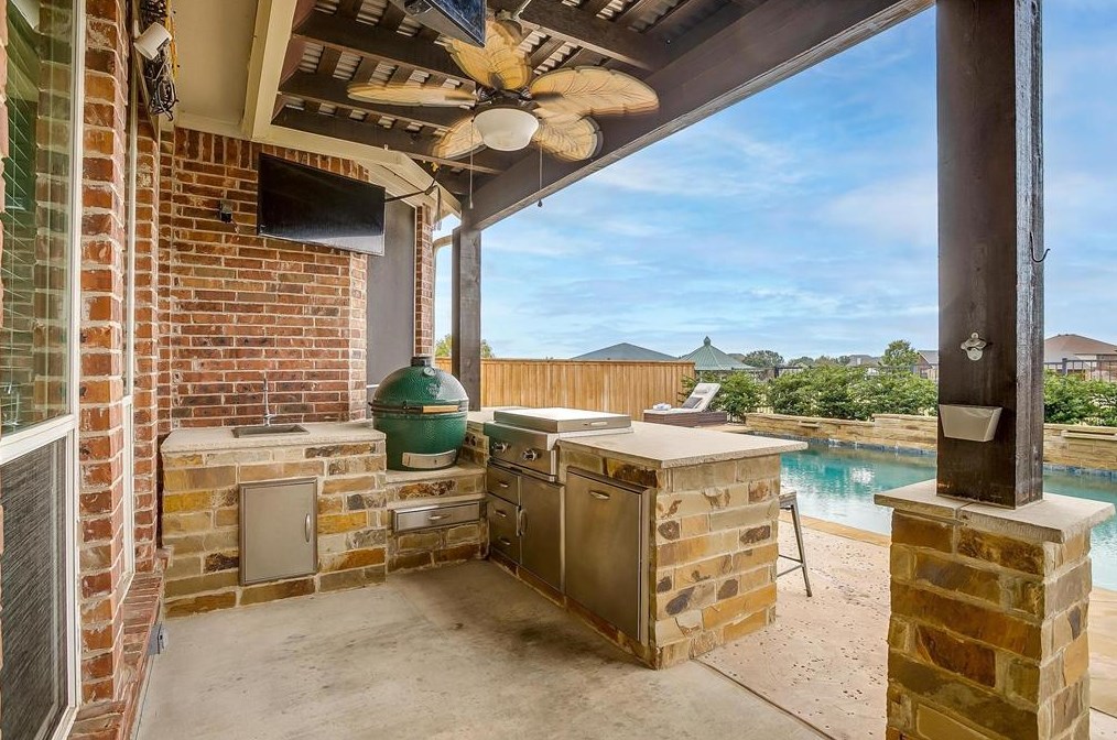 932 Yucca Ct, Burleson, TX 76028
