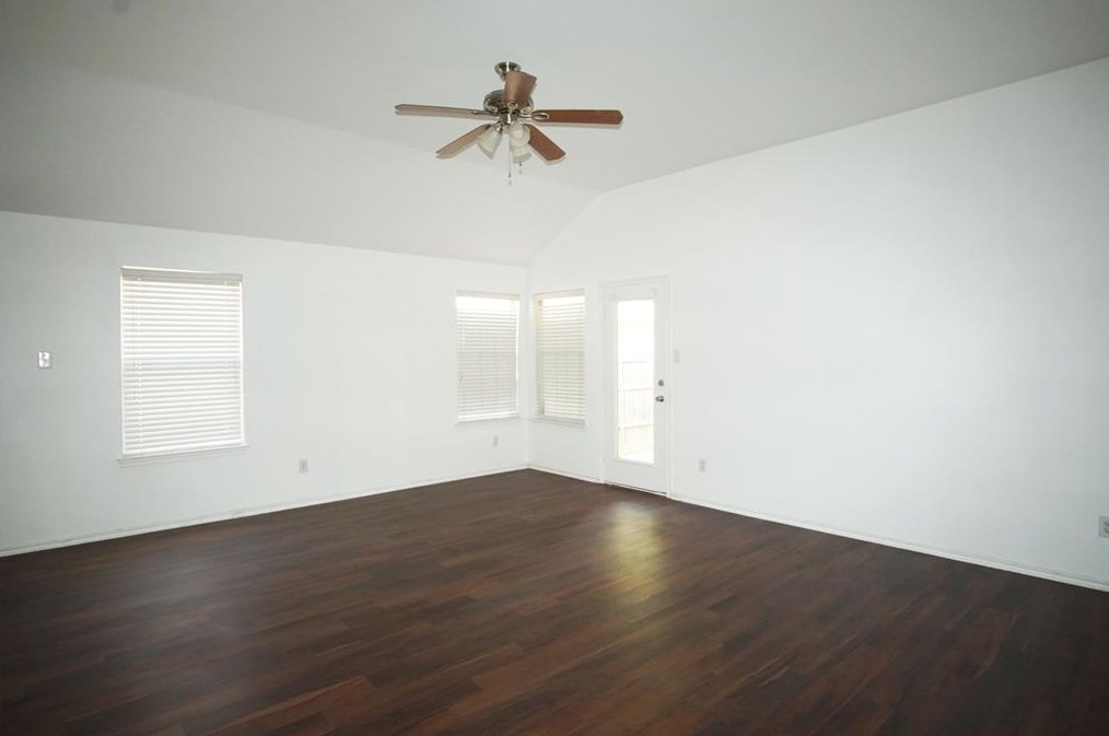 2572 Taos Dr, Grand Prairie TX  75051-5313 exterior