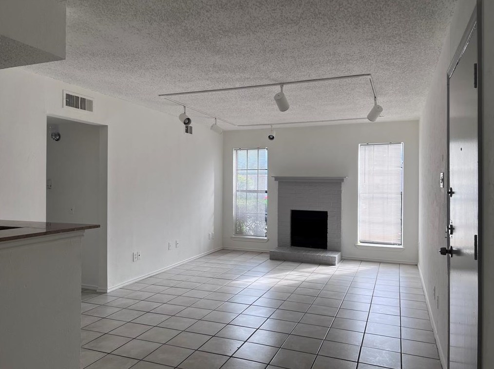9520 Royal Ln #115, Dallas, TX 75243