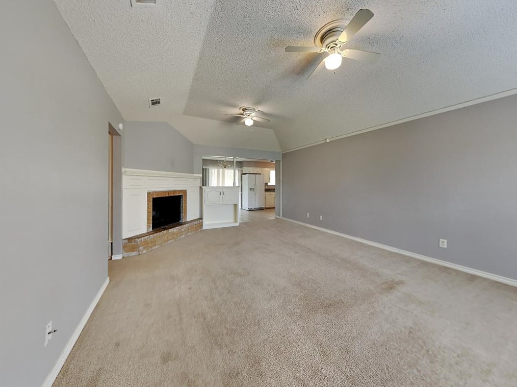 306 Monica St, Oak Leaf, TX 75154