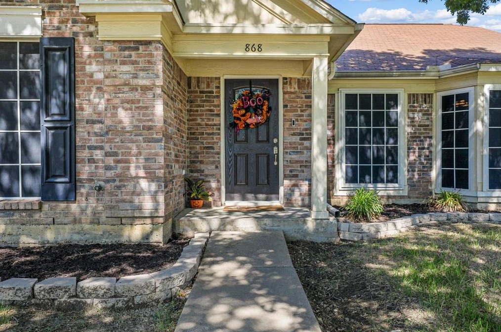 868 Chaparral Dr, Grand Prairie TX  75052-3133 exterior