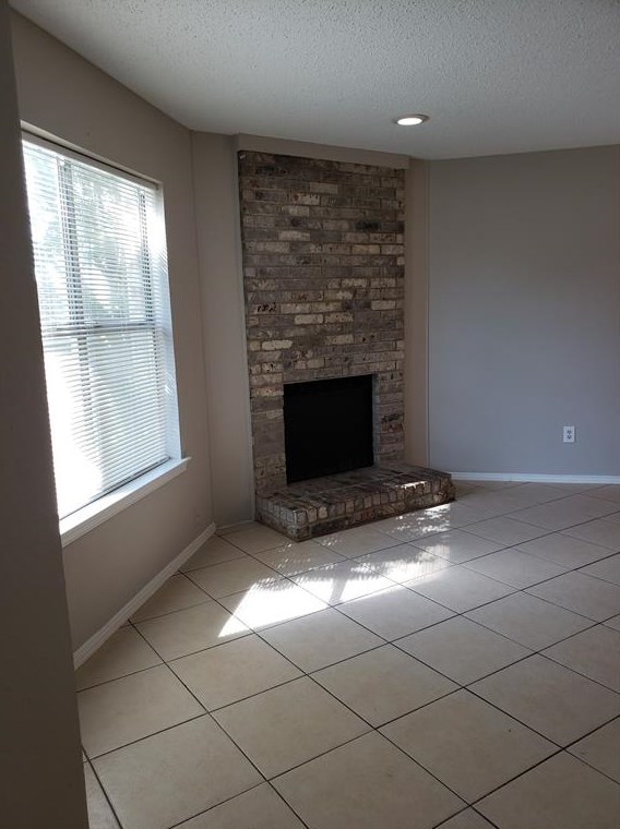 808 Red Bud Dr, Desoto, TX 75115