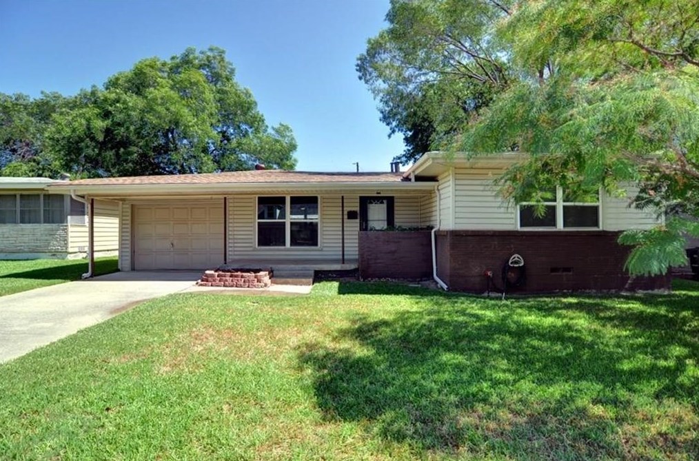 2704 Binyon Ave, Fort Worth, TX 76133