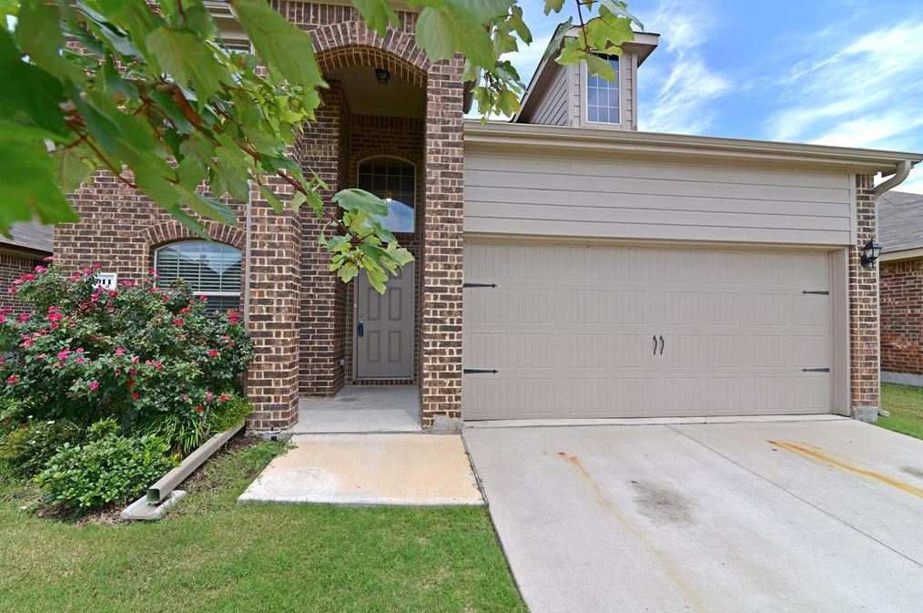 2011 Childress Dr, Forney TX  75126-5180 exterior