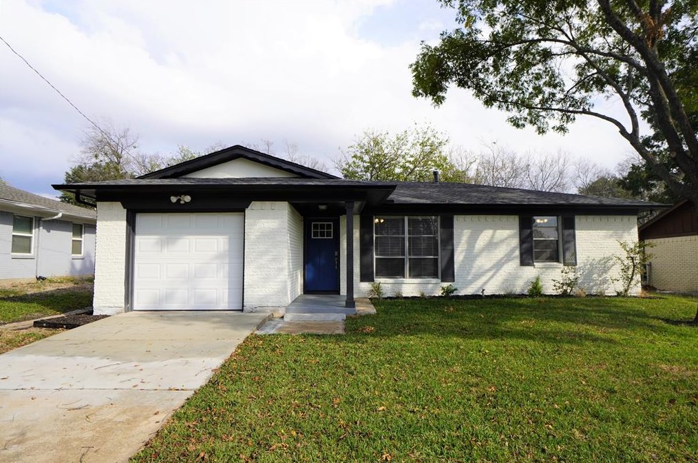 911 Mardi Gras Ln, St Paul, TX 75098