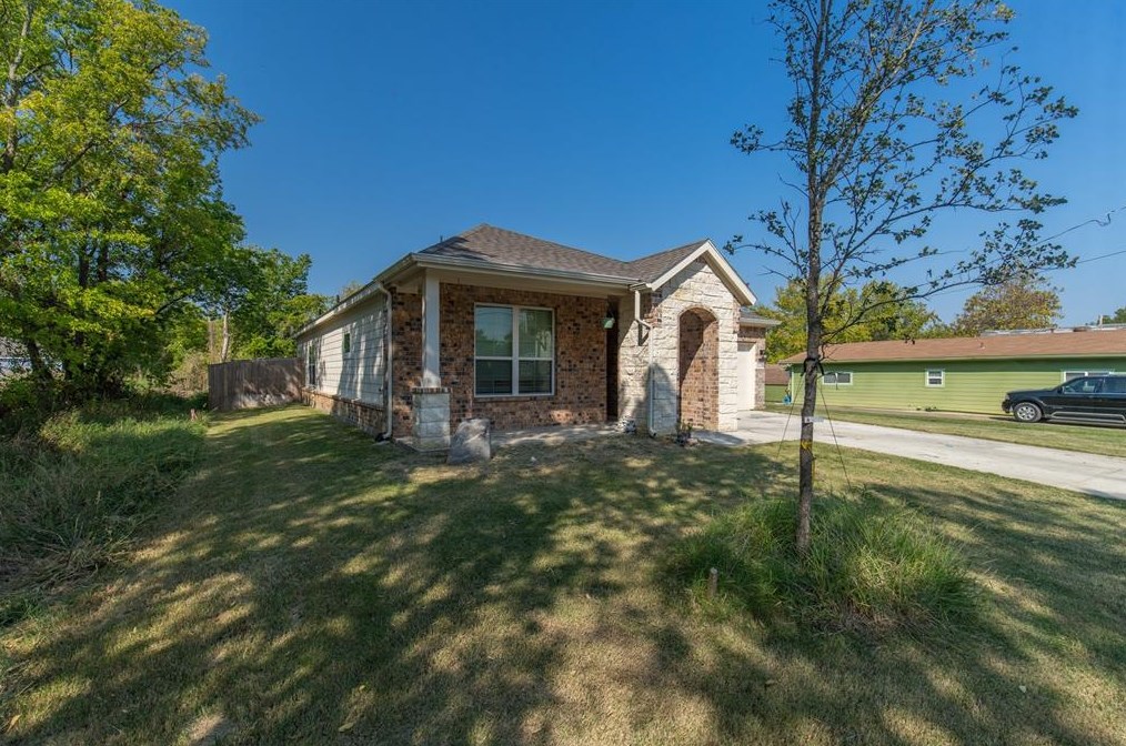 1228 Clark St, Greenville, TX 75401