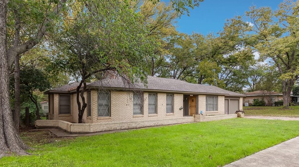 2841 Scruggs Park Dr, Fort Worth, TX 76118