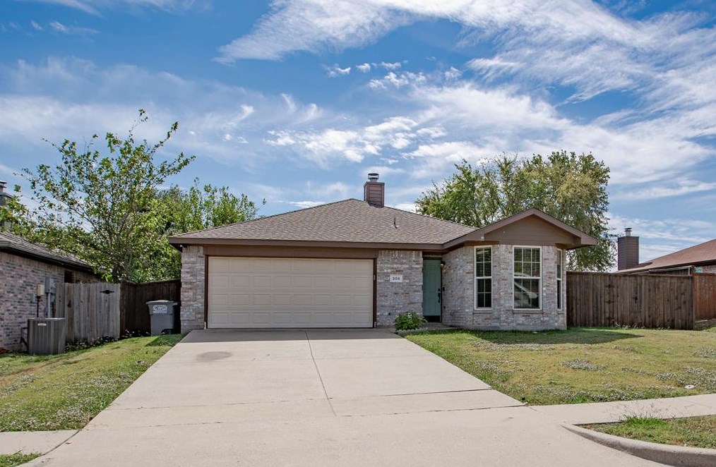 306 Lake Travis Dr, St Paul, TX 75098