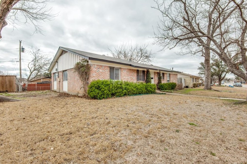 2130 E Crosby Rd, Carrollton, TX 75006