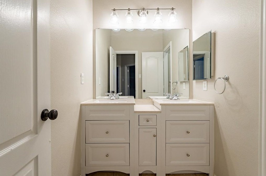 4619 Julian Dr, Mesquite TX 75150-8211 exterior