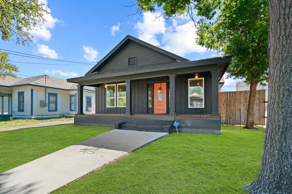 836 W 8th St, Dallas, TX 75208