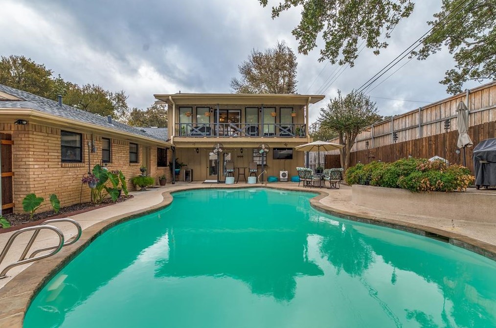 1300 Driftwood Dr, Euless, TX 76040