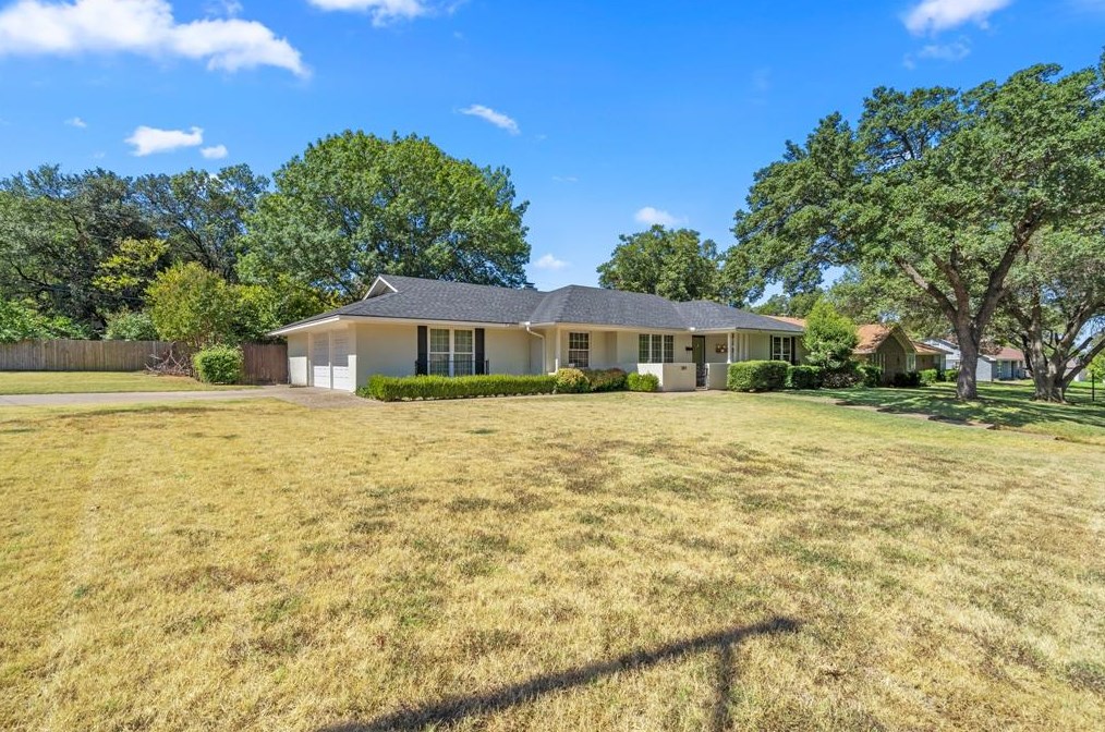 3801 Wharton Dr, Fort Worth, TX 76133