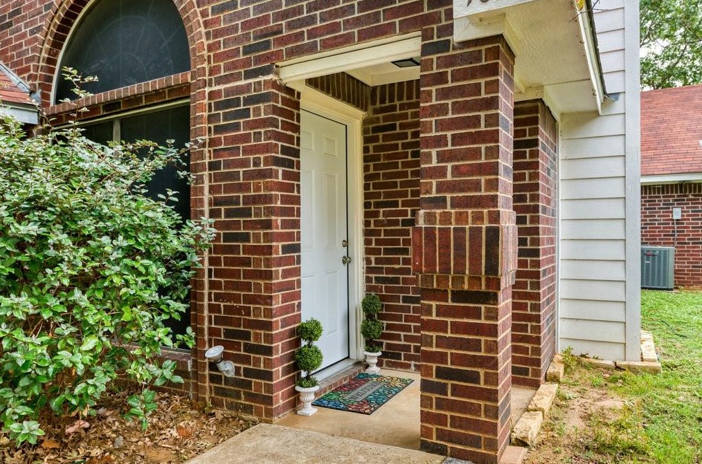 405 Crowe Dr, Euless, TX 76040