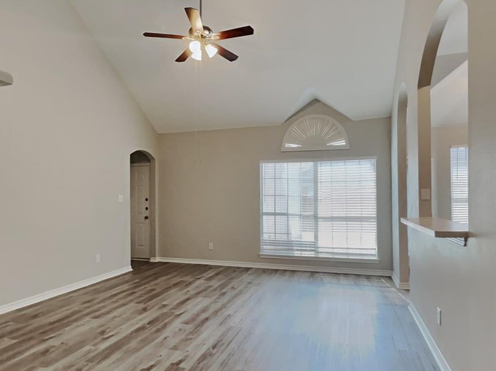 1815 Ranger Dr, Oak Leaf, TX 75154