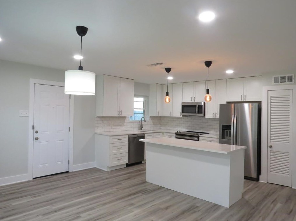 10832 Marchant Cir, Dallas TX  75218-2311 exterior