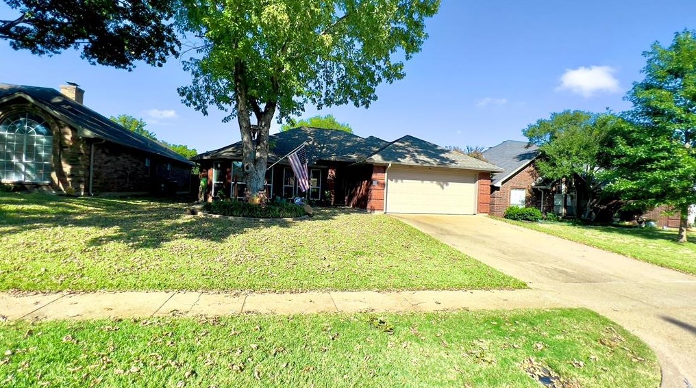 321 Lexington, Euless, TX 76039