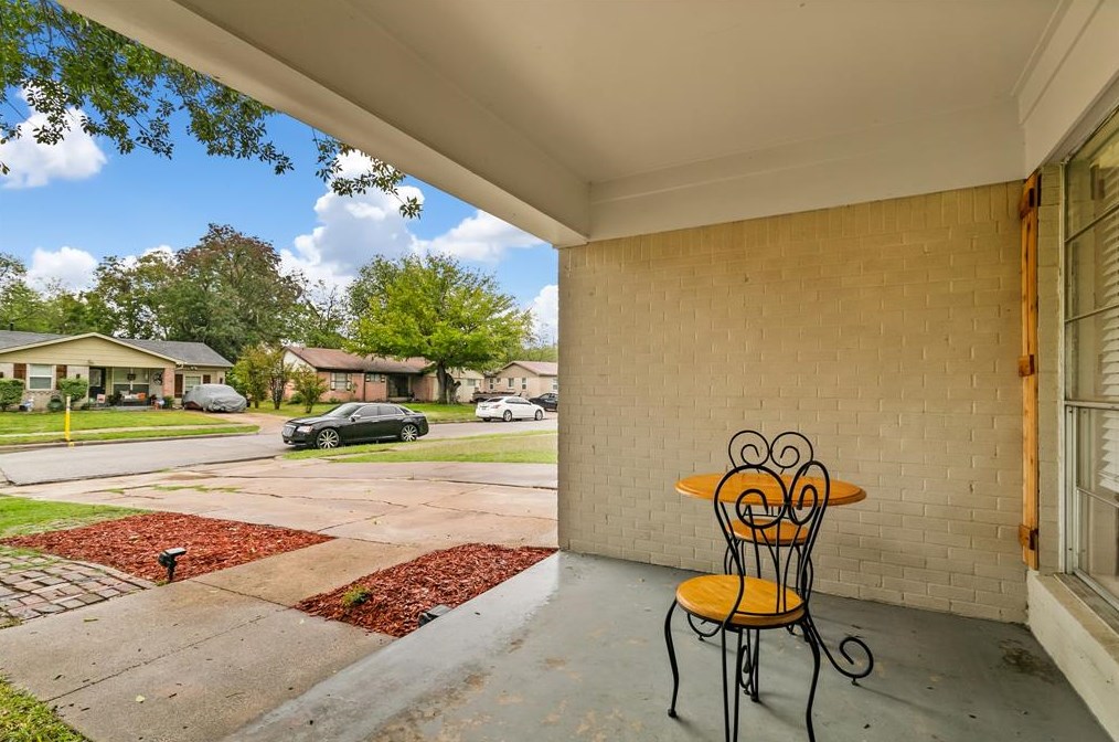 606 Blueberry Ln, Grand Prairie, TX 75052