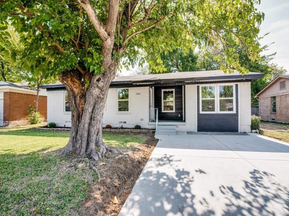 1326 Belmont St, Mesquite, TX 75149