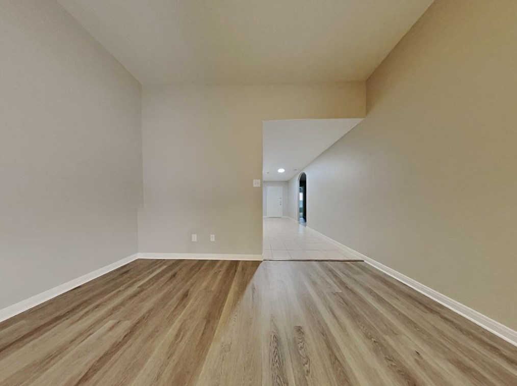 120 Dodge City Ct, Newark, TX 76071