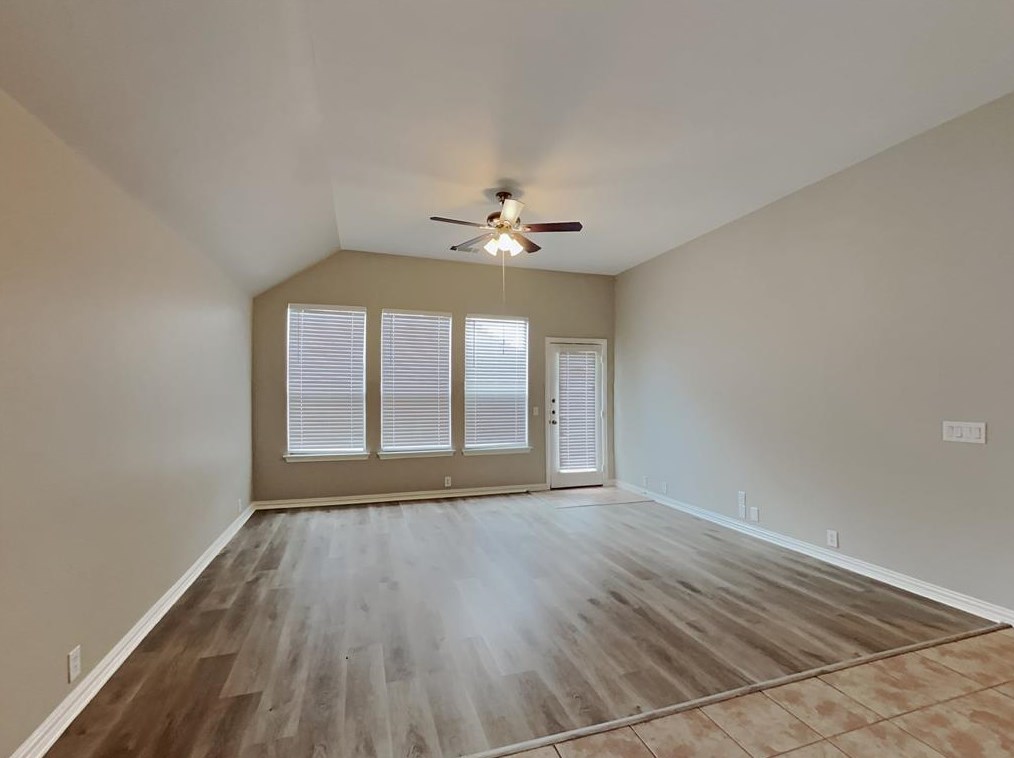 210 Bear Trl, Waxahachie, TX 75165