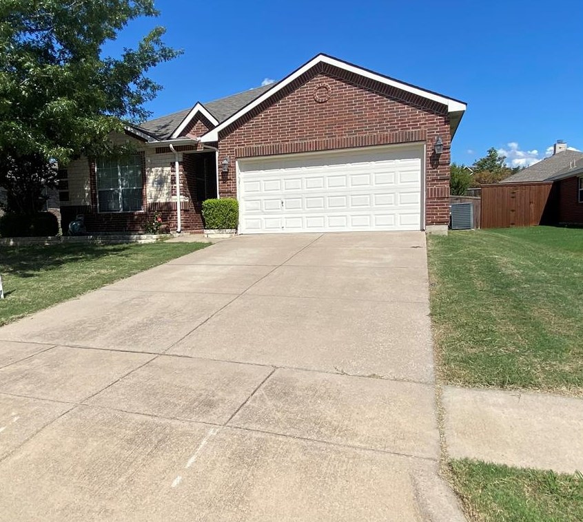 1203 Chestnut Hill Dr, St Paul, TX 75098