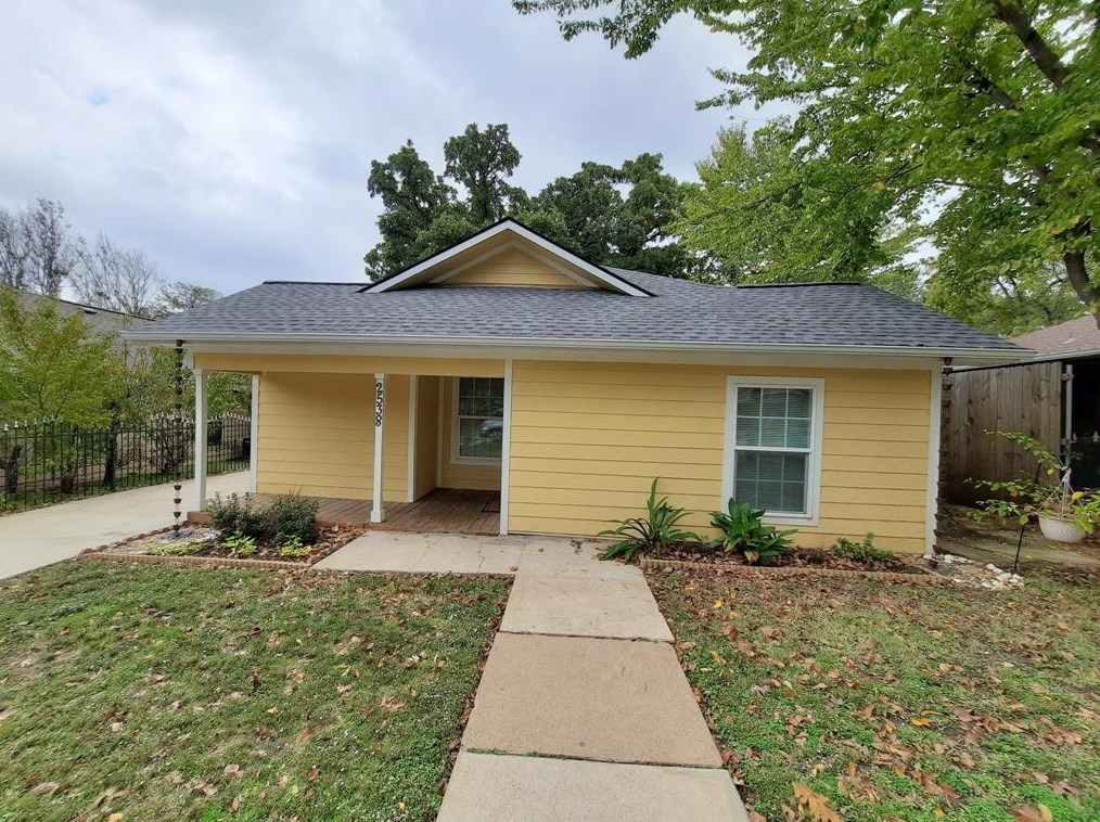 2538 Emmett St, Dallas, TX 75211
