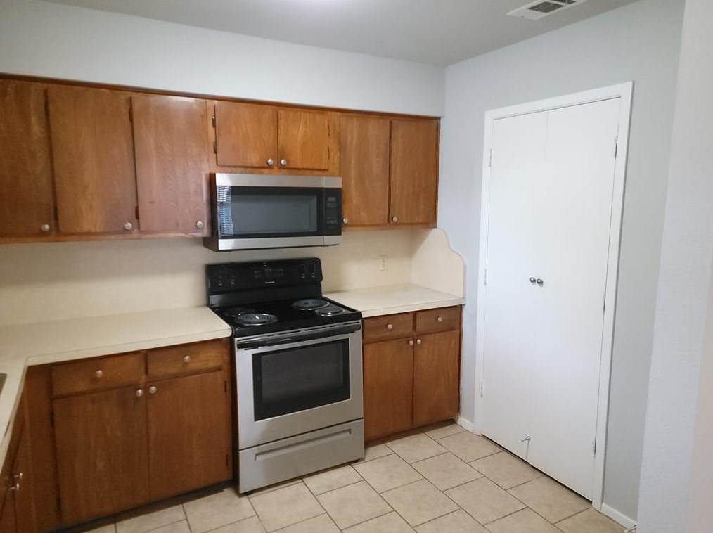 1124 Suburban St, Cedar Hill, TX 75104