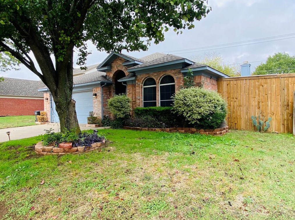 3220 Steamboat Dr, Fort Worth, TX 76123