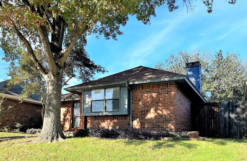 739 Red Oak Dr, Lewisville, TX 75067