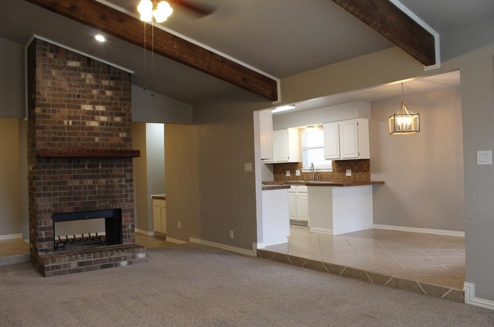 712 Mountain Laurel Ln, Bedford, TX 76021