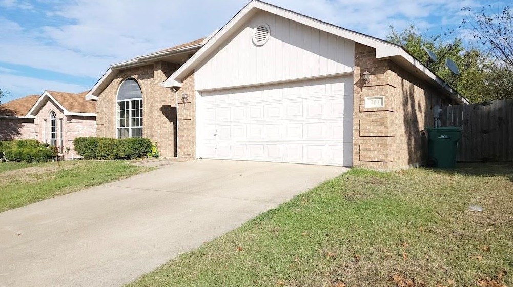 203 Cain Dr, Cedar Hill, TX 75104