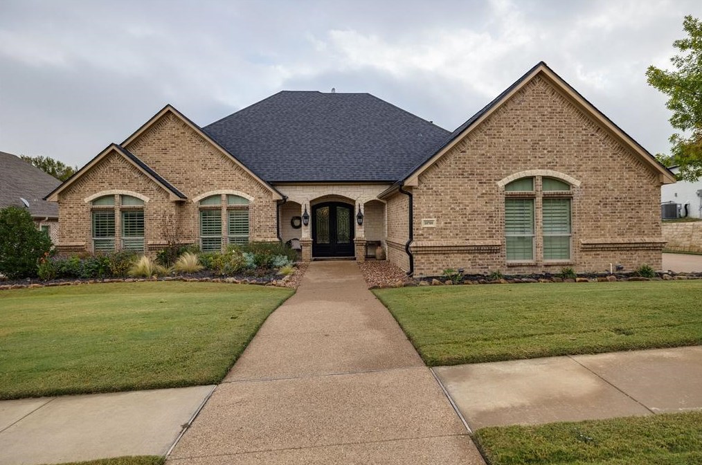 10709 Alta Sierra Dr, Fort Worth, TX 76126