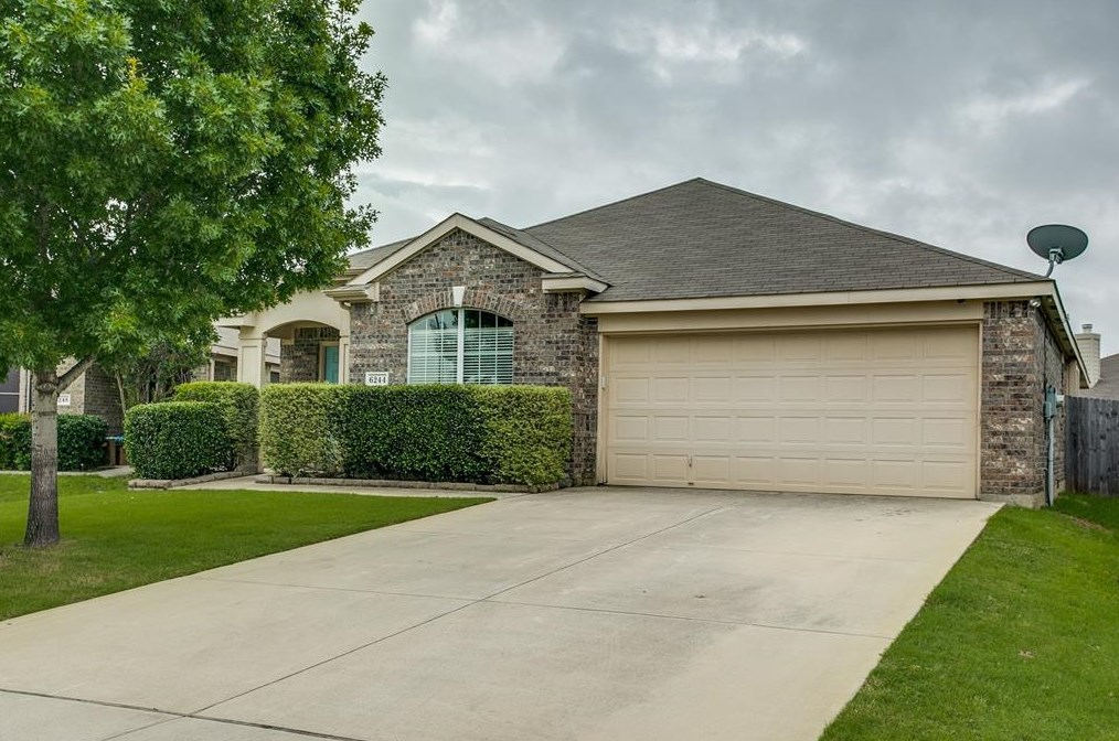 6244 Chalk Hollow Dr, Fort Worth, TX 76179