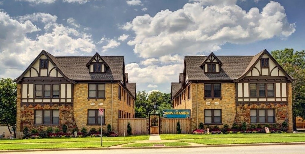 2100 Forest Park Blvd #15, Fort Worth, TX 76110