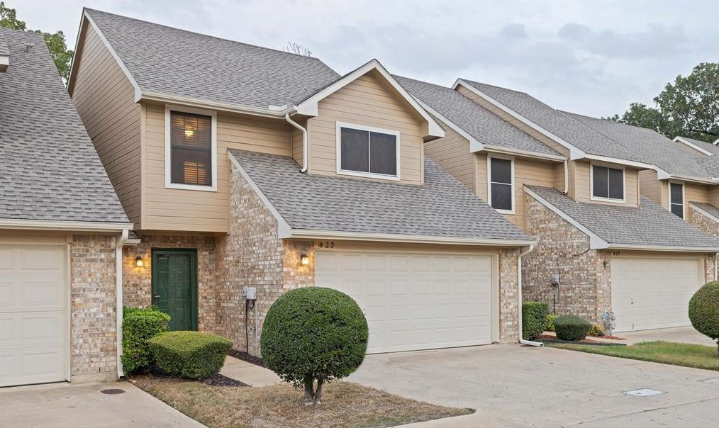 423 Oak Leaf Dr, Duncanville, TX 75137