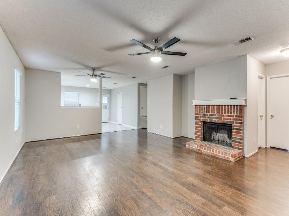 541 Hertford St, Crowley, TX 76036