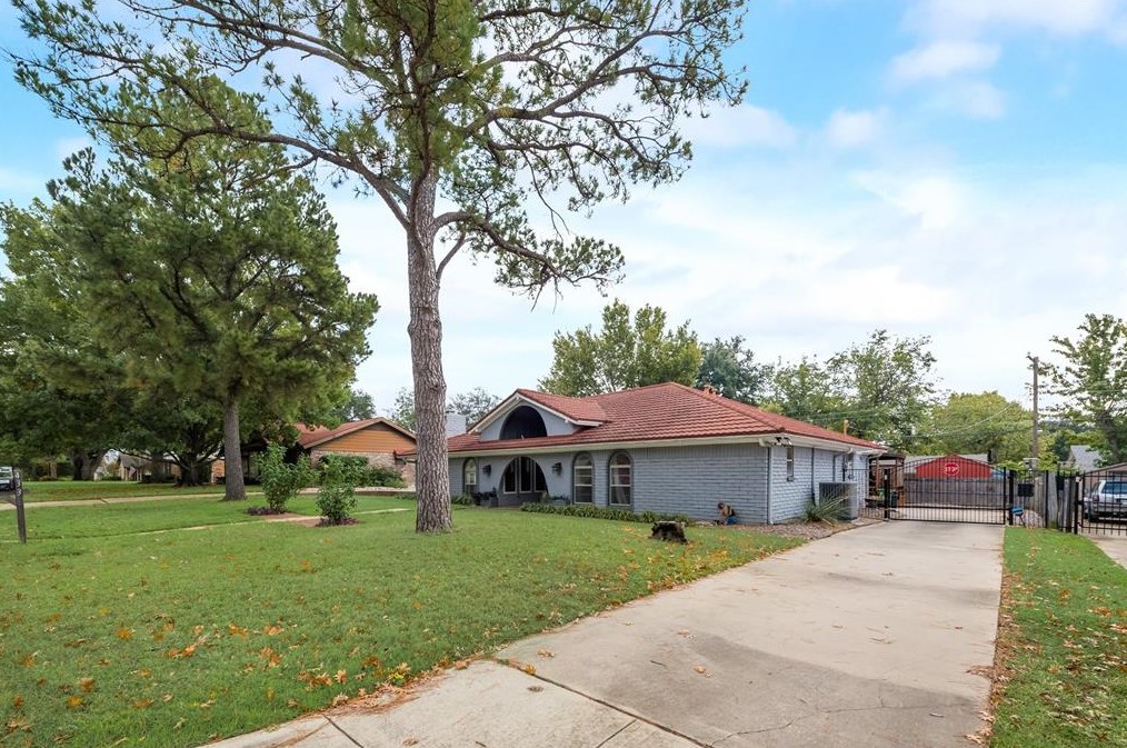 433 Circleview Dr S, Hurst, TX 76054