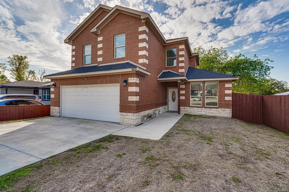 613 15th St, Grand Prairie, TX 75051-1418