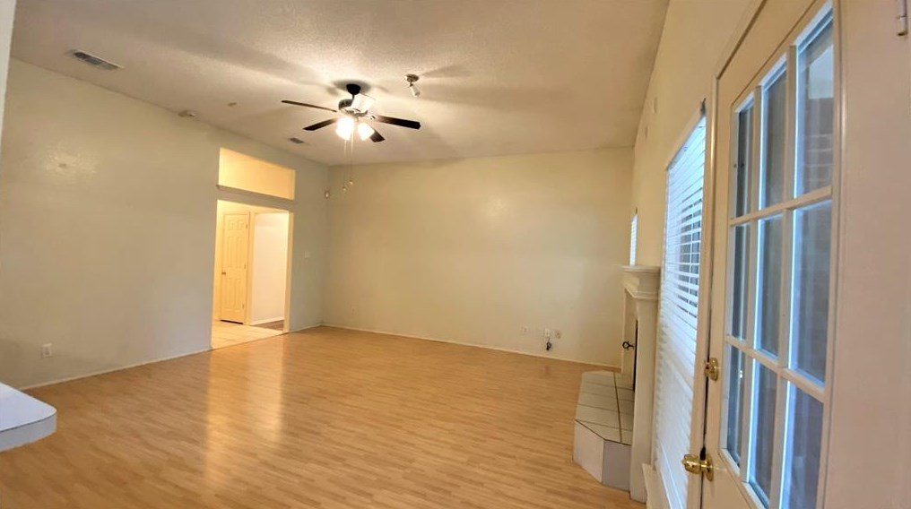 4102 Hideaway Dr, Arlington TX  76017-3344 exterior