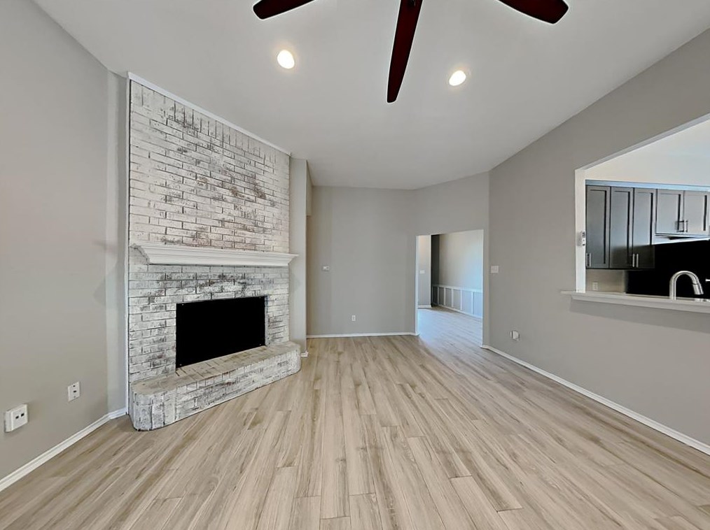 225 Sandlewood Ln, Cedar Hill, TX 75104