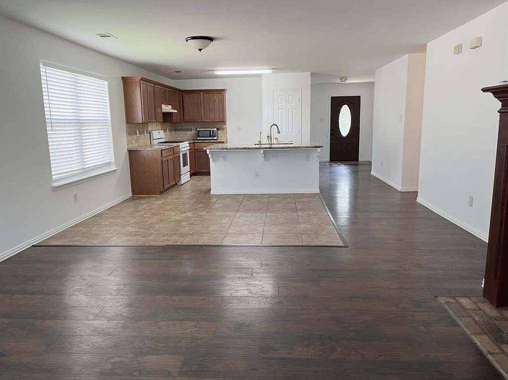 1104 Piedmont Dr, Mckinney TX  75071-6092 exterior