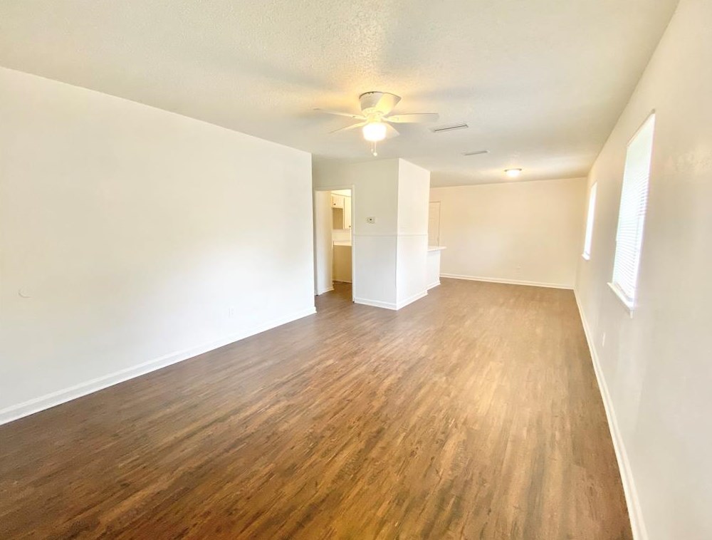 2417 Lakeshore Dr, Grand Prairie, TX 75051