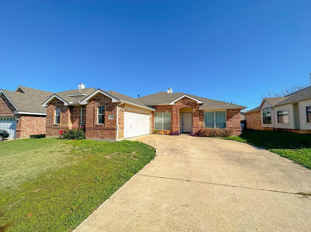 6862 Danieldale Dr, Fort Worth, TX 76137