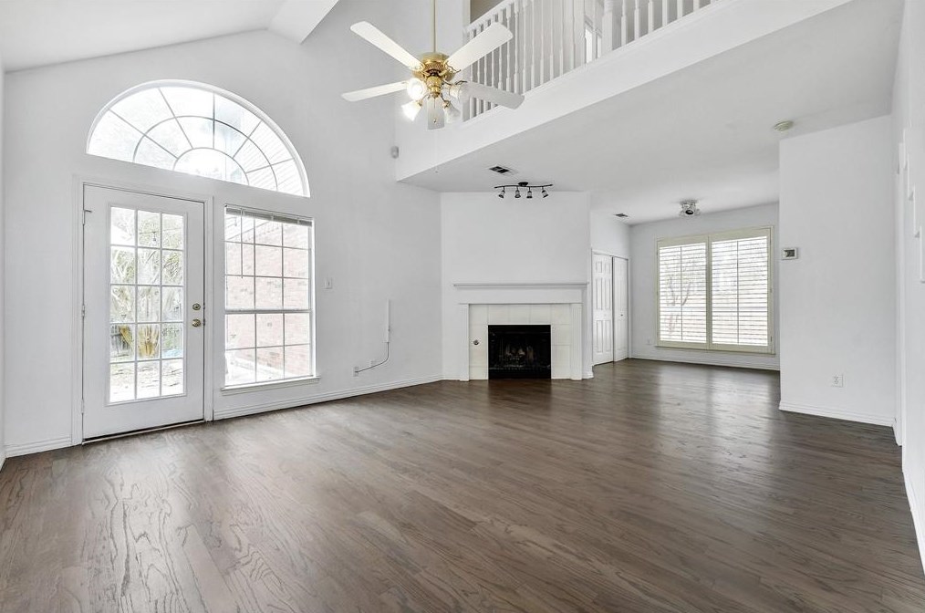 1372 Mae Dr, Carrollton TX  75007-1142 exterior