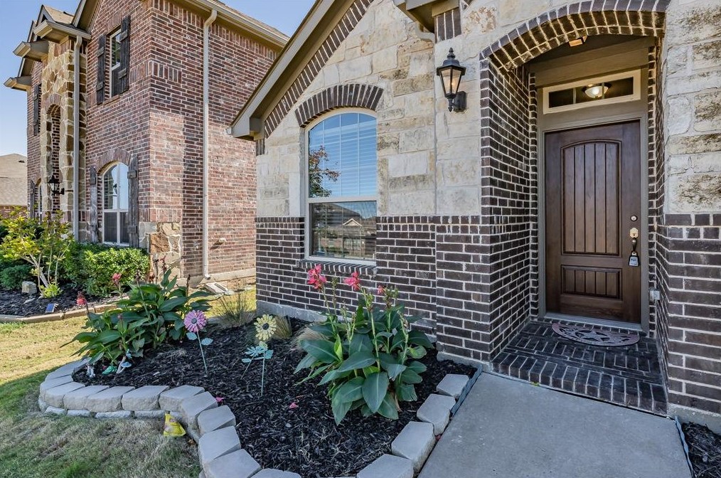 5849 Burgundy Rose Dr, Fort Worth, TX 76123