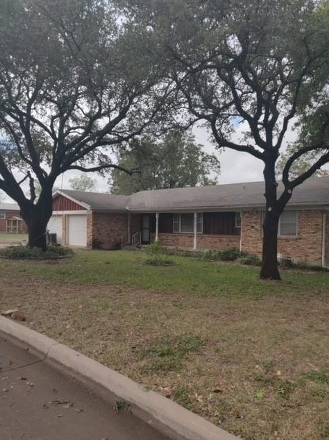 5825 Tourist Dr, North Richland Hills, TX 76117